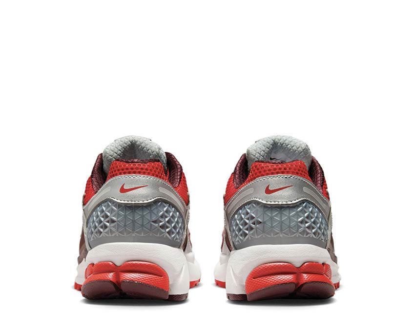 Nike Vomero 5 W Mystic Red / Mystic Red - Metallic Platinum FN7778-600