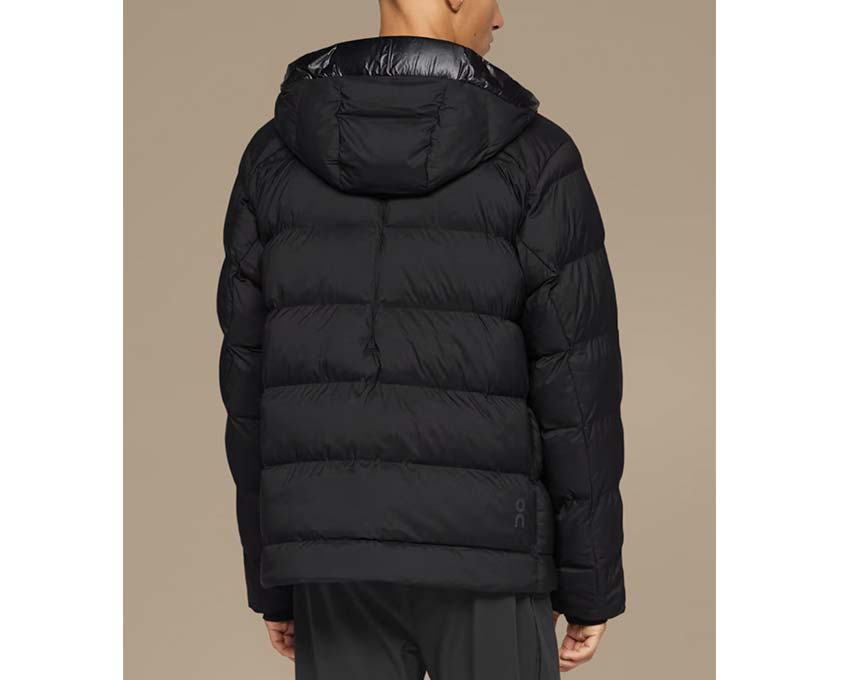 On Running Challenger Jacket Black 1MD30120553