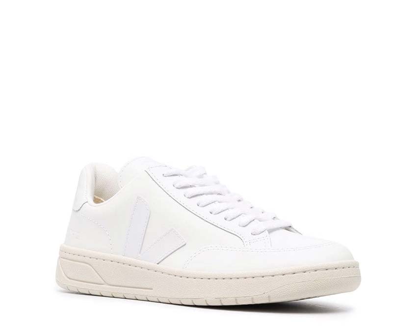 Veja V-12 Leather Extra White XD0202297A