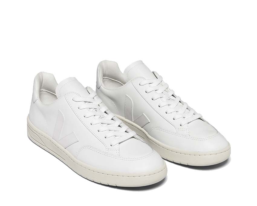 VEJA V-12 Leather Extra White XD0202297B