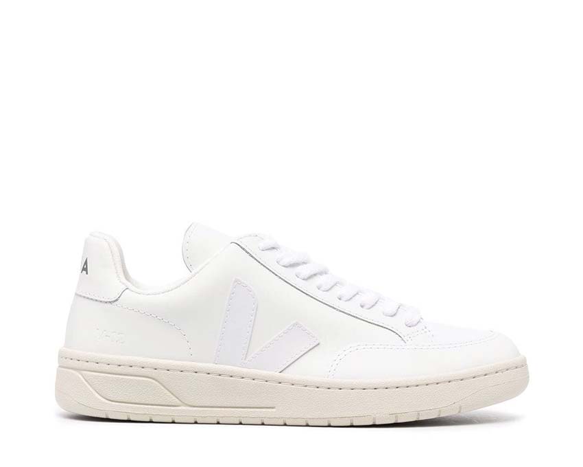 Veja V-12 Leather Extra White XD0202297A