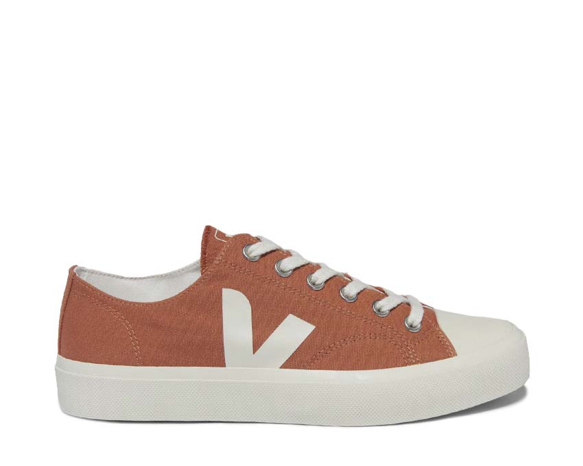 Veja Shoes sneakers Veja Roraima Nubuck QR132673 Wears Mom Jeans & Veja Sneakers PL0103513A
