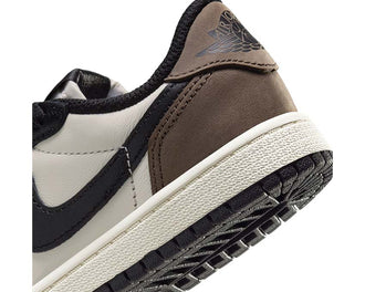 Jordan 1 Retro Low Mocha PS Sail Seitenansicht — Leder Mocha Preschool Kinder