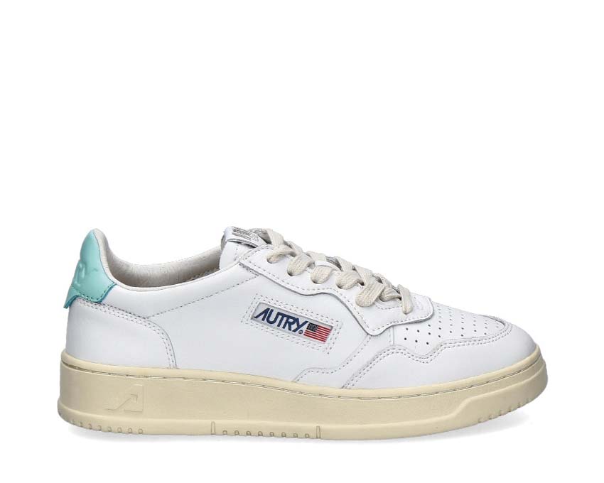 You are after a sneaker with removal cushioned insole topped with Memory Foam Leat / White / Turquoise AULWLL49