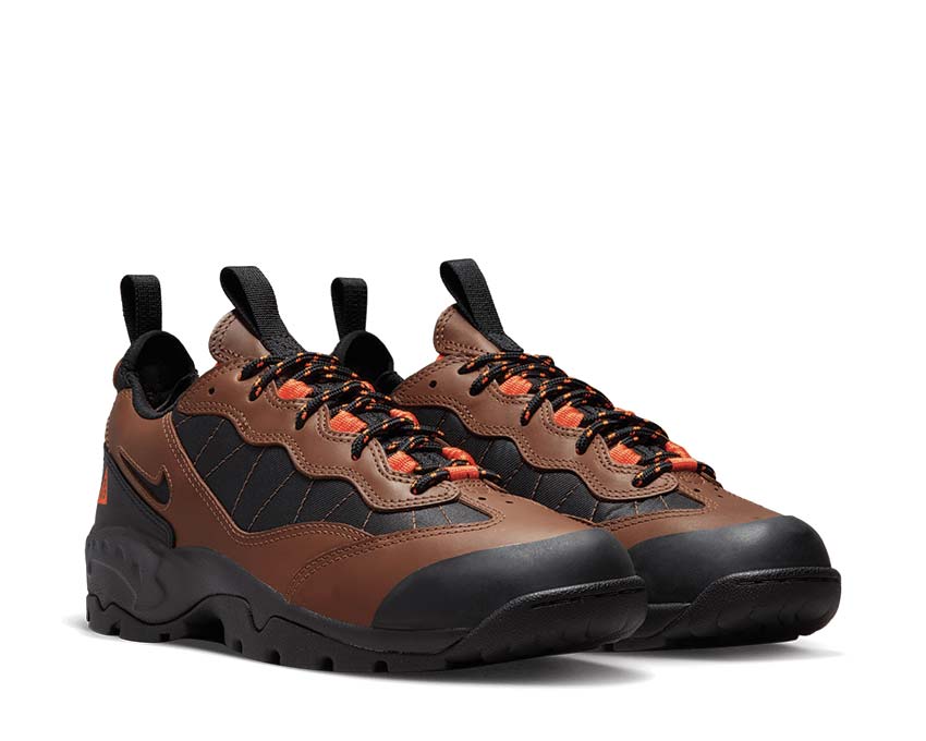 Nike ACG Air Mada Bison / Black - Hyper Crimson - Total Orange DO9332-200