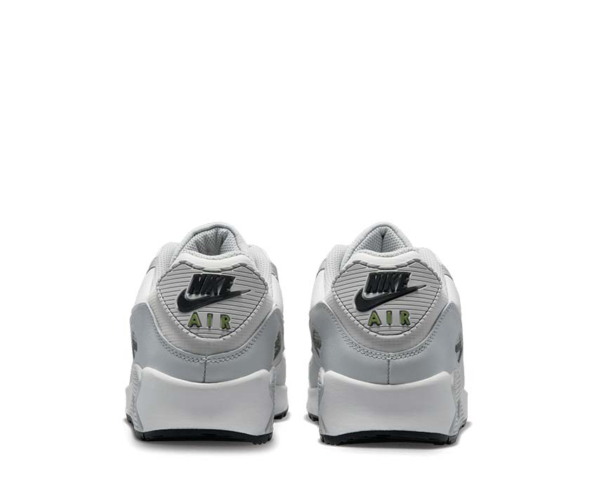 Nike Pete Davidson in the Canotta Nike MAG Photon Dust / Summit White - Grey Fog DJ9779-003