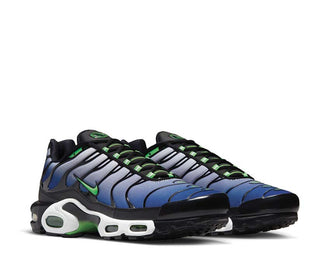 Nike Air Max Plus Black Scream Green vue latérale — tige nervurée TN