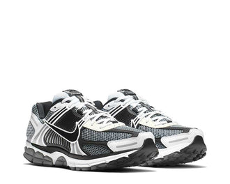 Nike Zoom Vomero 5 SE SP Dark Grey — vue latérale mesh overlays gris